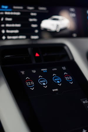 Technology at the Passenger Service: A Guide to Modern Solutions in Transport