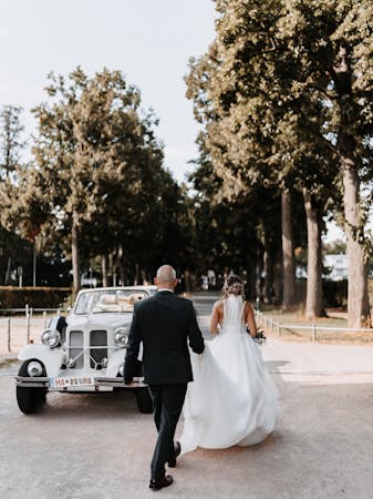 Chauffeured Wedding Rides: Add a Touch of Class to Your Wedding