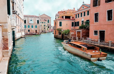 How to Travel from Marco Polo Airport to Venice: A Comprehensive Guide